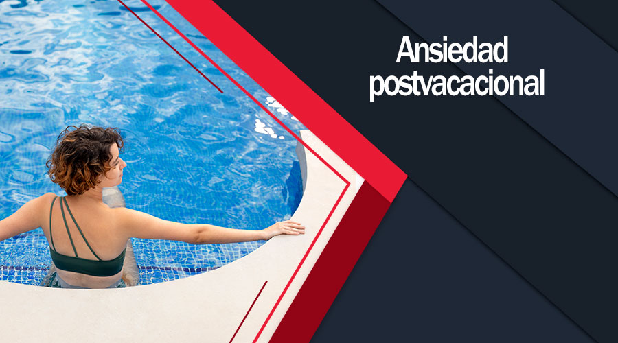 Mujer disfrutando en la piscina antes de volver a la rutina